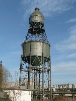 Grefrath-Oedt : Johannes-Girmes-Straße, der 45 m hohe Wasserturm von 1928 auf dem ehem. Fabrikgelände der Fa. Girmes.
